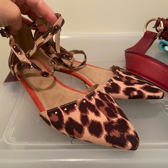 Size 6 Old Navy Leopard flat shoes - Picture 3 of 6